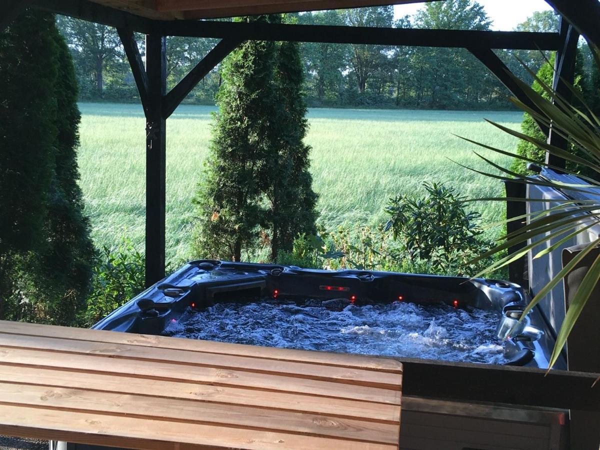 Alluring Holiday Home in Reutum Weerselo with Jacuzzi Beekdorp Exterior foto